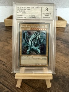 Yu-Gi-Oh Blue-Eyes White Dragon CT14-EN002 – 2017 Mega-Tins – Graded 8 - Bild 1 von 2