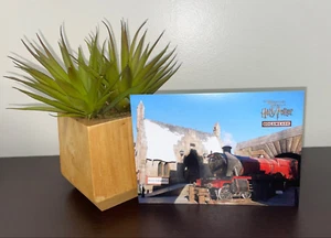 Cartolina timbrata Universal Orlando Wizarding World of HARRY POTTER Hogsmeade. - Foto 1 di 2