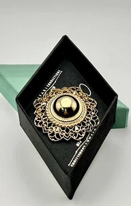 Vintage Trifari Brosche Anstecknadel groß Statement rund Kuppel filigran goldfarben - Bild 1 von 9