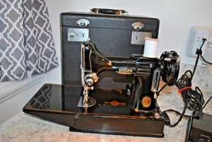 Singer portable electric sewing machine 221-1 works great original case +++++ - Picture 1 of 15