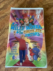 Vintage Willy Wonka & The Chocolate Factory Clam Shell VHS Cassette Tape Nice - Picture 1 of 3