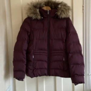 Per Una Women’s Burgundy Padded Puffer Jacket With Faux Fur Trimmed Hood Uk12 - Picture 1 of 12