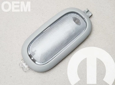 Lámpara domo Chrysler Dodge Jeep Ram luz de lectura lente conmutable Mopar OE OEM Foto 1 de 4