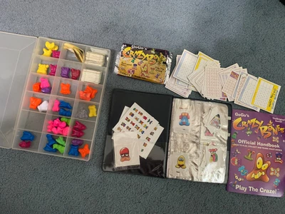 Lote de 37 figuras GoGo surtidas de colección Crazy Bones más toneladas de pegatinas y más Foto 1 de 4