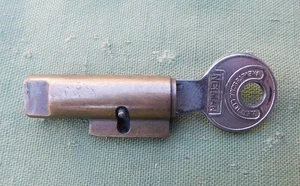 DE COLECCIÓN TRIUMPH MOTOCICLETA CERRADURA DE DIRECCIÓN Y LLAVE NEIMAN PRE & UNIDAD T0 1966 OEM - Imagen 1 de 2