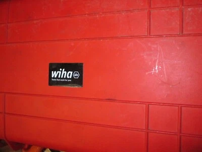 Wiha Insulated Master Electricians Tool Set 55Pc case handle dose not collapse - Image 1 of 4