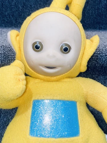 Vintage Teletubbies Plush Laa Laa Yellow 1998 Doll Playskool 16" Hasbro Talks Cover