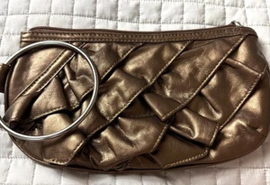 Bolso sin asas metálico acolchado de moda con asa de anillo muñeca - Imagen 1 de 8