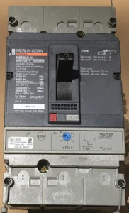 MERLIN GERIN NSF NSF250N 3 POLE 225 AMP CIRCUIT BREAKER COMPACT WITH PLUG IN KIT - Picture 1 of 5