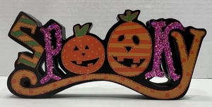 Letrero de Halloween de madera “espeluznante” negro con linternas Jack O y destellos rosas y naranjas - Imagen 1 de 7