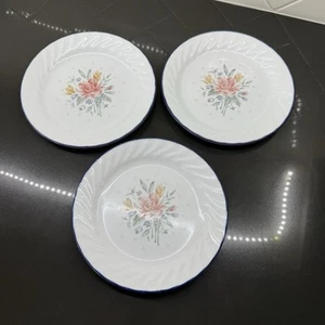Plato de pan/postre floral Corelle Promise 7" con borde acanalado a rayas azules - Imagen 1 de 4