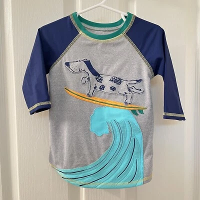 Mud Pie Surfer Hund Rashguard Top Applikation UPF 50+ Jungen Größe Medium 2T-3T - Bild 1 von 4