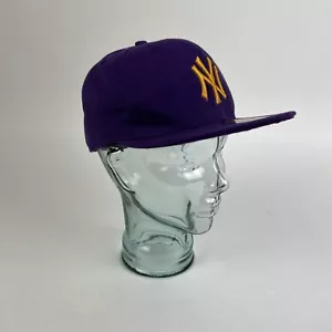 Sombrero New York New Era Vintage Talla 7 56 cm Mercancía Genuina Púrpura/Amarillo - Imagen 1 de 6