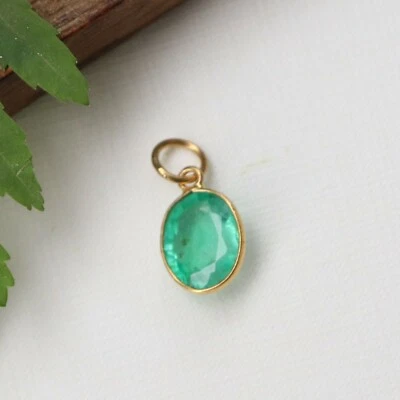 Solid 18k Gold Natural Green Emerald Gemstone Wedding Gift Womens Charms Pendant - Image 1 of 4