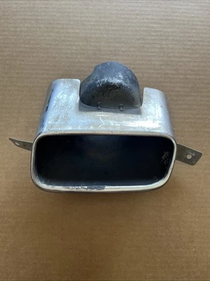 Dodge Challenger 2015-2023 tubo de escape izquierdo punta lado del conductor trasero OEM Foto 1 de 4