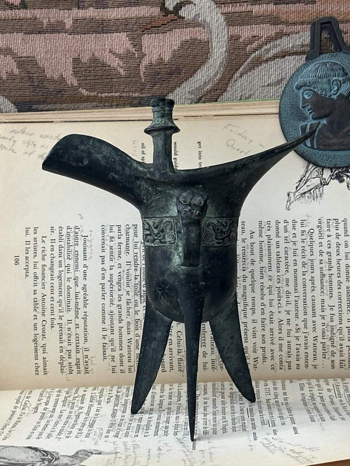 Vaso de vinho antigo chinês bronze da dinastia Shang Dragon Beast copo jue - Imagem 1 de 4