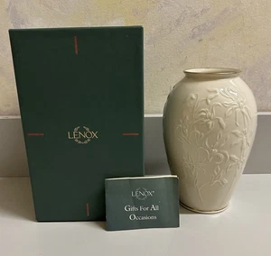 Lenox China Martin Marietta Small Vase 7" Hand Decorated 24K Gold Guilt Trim - Picture 1 of 7