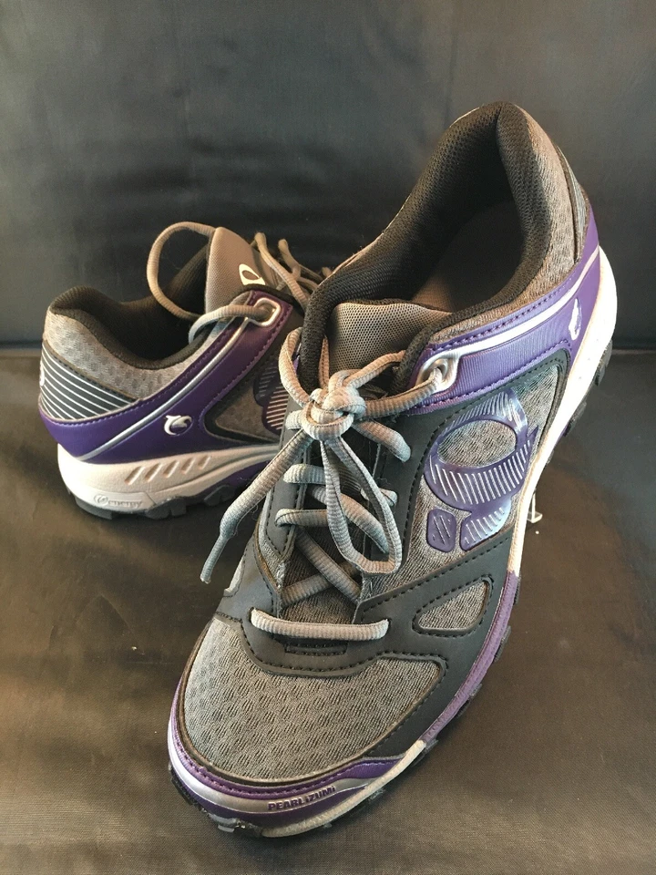 Pearl Izumi 女式 X-ALP Seek V 山地自行车鞋 灰色/黑色 10.5US 全新无标签 — 第 1/4 张图片