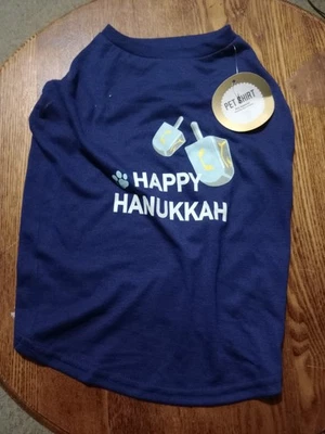 NUEVO CON ETIQUETAS, Camiseta Merry& Bright 'Happy Hanukkah' Perro, Tallas: XS, S, M, L & XL Foto 1 de 4