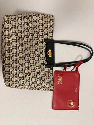 Bolso de Mano Ferragamo Gancini Monograma PVC Cuero Unisex Negro Beige, Usado Foto 1 de 4