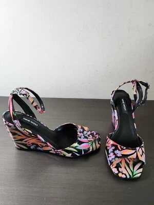 Sandalias Nine West negras multicolores florales con correa al tobillo de cuña de tacón alto S 6M nuevas sin caja Foto 1 de 4