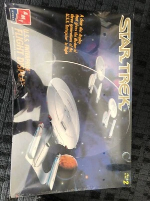 1995 NEW AMT STAR TREK USS ENTERPRISE FLIGHT DISPLAY NCC-1701 A D MODEL KIT 8787 - Image 1 of 2