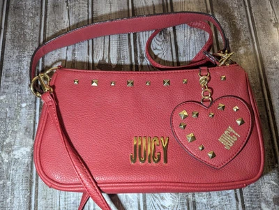 Juicy Couture Rojo Pequeño/Mediano Baguette Bolso de Mano/Hombro Cartera Tachuelas❤️ Dije Corazón Foto 1 de 4