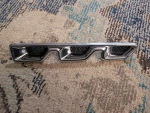 2006 - 2011 BUICK LUCERNE FENDER VENT TRIM 3 PORT HOLE RIGHT PASSENGER SIDE - Picture 1 of 9
