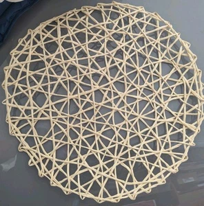 Juego de 10 manteles de mesa redondos de paja de rafia de 15" color natural para interiores y exteriores - Imagen 1 de 1