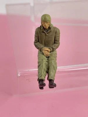 Пластиковый драйвер экипажа танка русских или американских союзников 21 века 54 мм 1/32 - Изображение 1 из 3