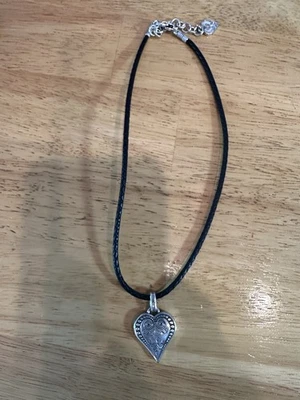 "Collar corazón Brighton Ofelia cordón trenzado negro colgante tono plata 18""" Foto 1 de 4