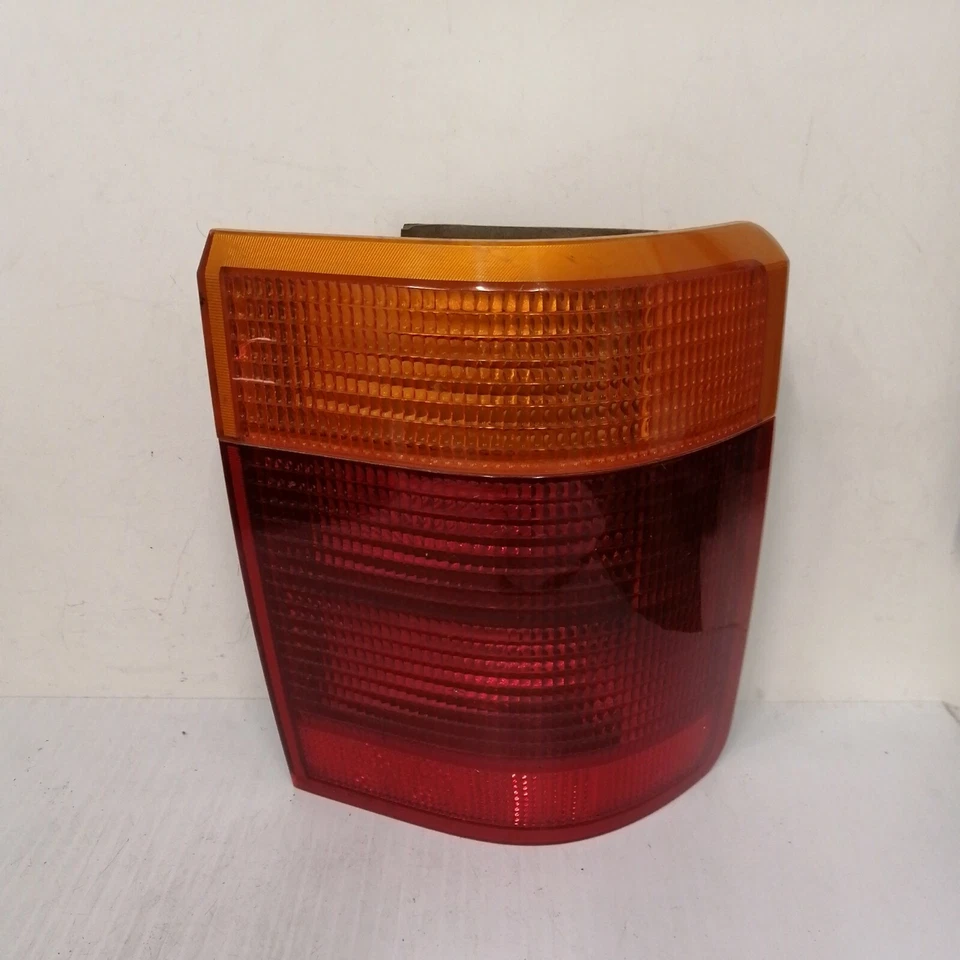 Land Rover Range Rover 1996 luz trasera lateral del conductor Foto 1 de 4