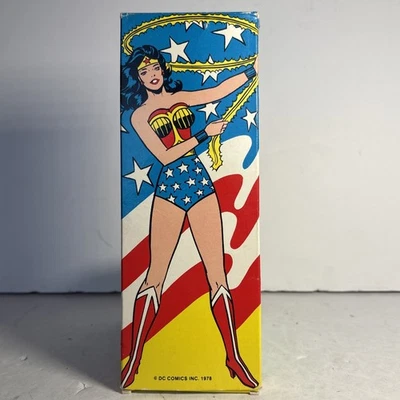 Espejo de mano vintage 1978 Avon Wonder Woman DC Comics nuevo en caja Foto 1 de 4