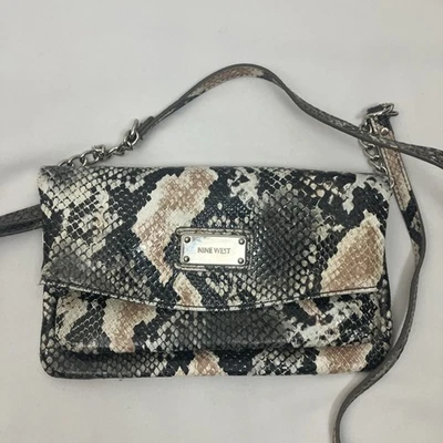 Bolso Bandolera o Bolso sin asas Nine West Imitación Piel de Serpiente con Correa Extraíble  Foto 1 de 4
