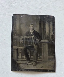 A Guy Playing An Accordion,,, RARE VINTAGE ORIGINAL TINTYPE - Picture 1 of 1