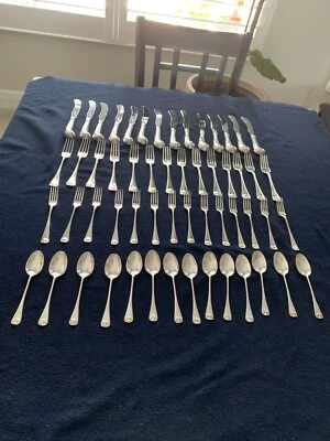 WILLIAMSBURG SHELL BY KIRK STIEFF - STERLING SILVER 56 PIECES -14 PLACE SETTINGS - Image 1 of 4