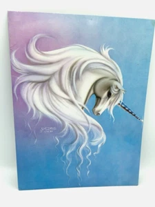 VINTAGE NUOVO! PORTAFOGLIO IDROMELE SUE DAWE MAJESTIC UNICORNO 1986 2 tasche CARTELLA - Foto 1 di 3