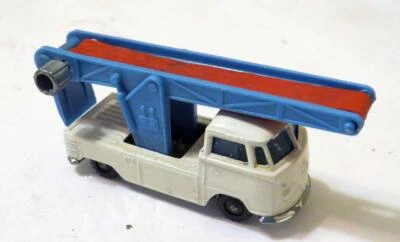 HUSKY TOYS #32 VOLKSWAGEN VW PICK UP LUGGAGE ELEVATOR WITH WORKING CONVEYOR - Image 1 of 3