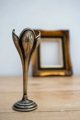 Jarrón vintage de tulipán plateado Foto 1 de 3