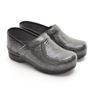 Womens Dansko XP Professional Stapled Clogs 39 / 8.5 Gray Leather Embossed Shoes - Picture 1 of 7