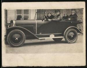 Fotografie Auto Opel 4 /16 1926, Fahrer mit drei Damen im Cabrio 