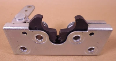 R55002 Cab Door Latch For CASE 850H, 750H, 650G, MX180, 1150G, W36, 780C, 855E - Image 1 of 4
