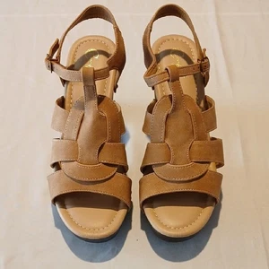 C Comfort Tan Faux Suede Sandals Size 10 NWOT Padded Sole - Picture 1 of 7
