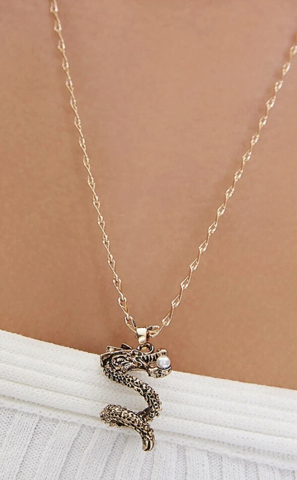 Collar colgante Forever 21 dragón Foto 1 de 2