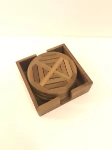 Montañas posavasadas de madera hechas a mano con soporte - Juego de 6 posavasadas redondas de madera de teca - Imagen 1 de 3