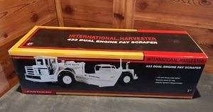 NIB 1ST GEAR CONSTRUCTION PIONEERS IH 433 DUAL ENGINE PAY SCRAPER 1:25 ALL WHITE - Bild 1 von 24