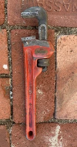 VINTAGE Ridgid Tools 10" Inch Heavy Duty Pipe Wrench MADE IN ELYRIA OHIO USA - Picture 1 of 2