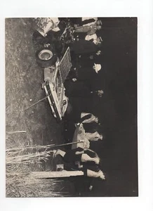 Coche golpeado por Hawker Siddly Executive Jet - 1975 foto de prensa - Imagen 1 de 2