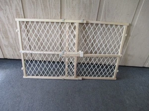 Evenflo Posición y Bloqueo Ajustable Puerta de Madera para Bebés, Niños Pequeños y Mascotas, 26 - 42 pulgadas - Imagen 1 de 6