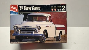 De colección AMT ERTL 1957 Chevrolet Chevy Camafeo Pickup 1:25 Modelo Coche Kit #6053 Sin Montar - Imagen 1 de 16